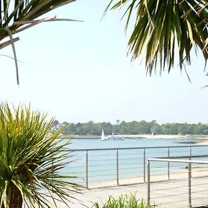 studio-with-partial-sea-views-in-the-popular-seaside.inbrittany.com/